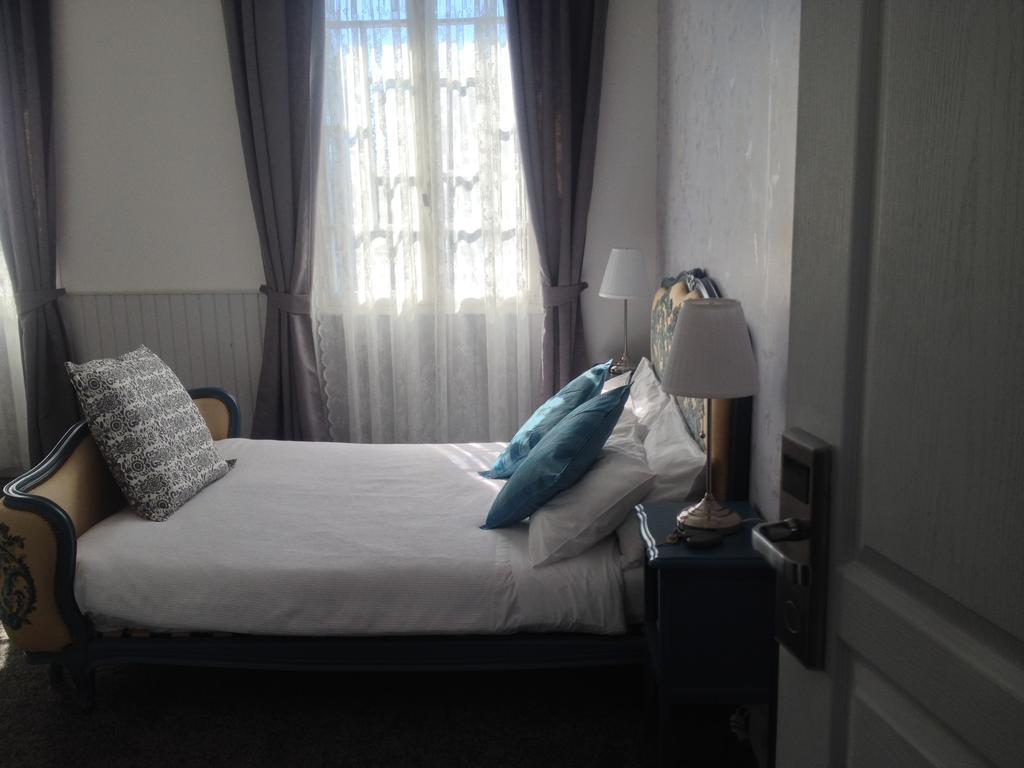 Le Petit Dragon Rouge Hotel Miers Bilik gambar